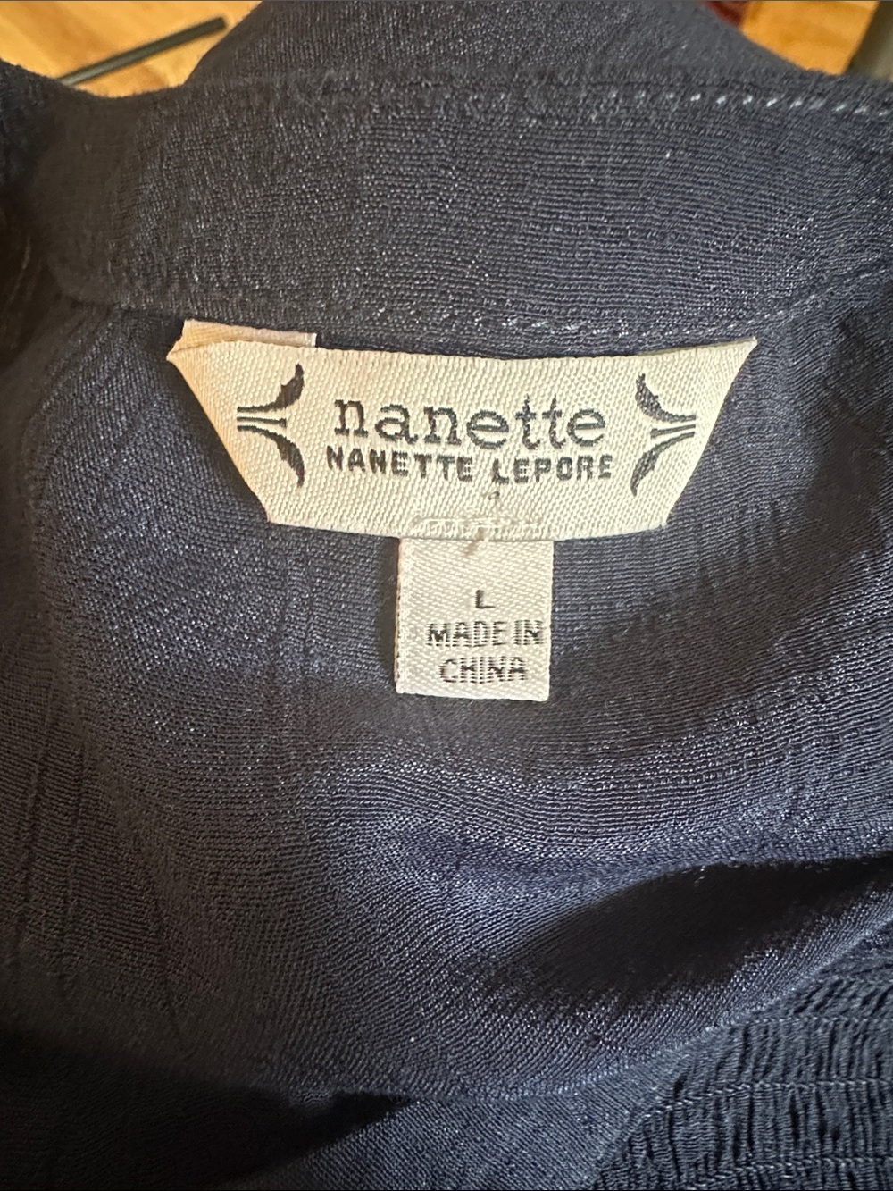 Nanette Lepore navy Lrg button front, 3/4 sleeve rayon/poly crinkle fabric - Picture 5 of 6